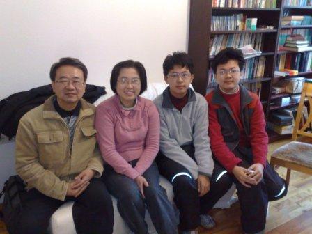 2009-2011年維也納--台灣基督長老教會：維也納教會陳啟應牧師全家照