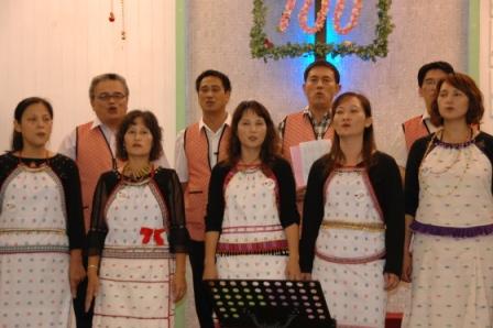 2010.04.18設教百週年聖樂觀摩會：來自花蓮萬榮教會的聖歌隊獻唱