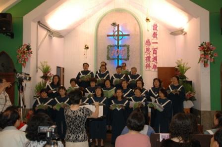 2010.04.18設教百週年聖樂觀摩會：烏日教會聖歌隊獻唱(2)